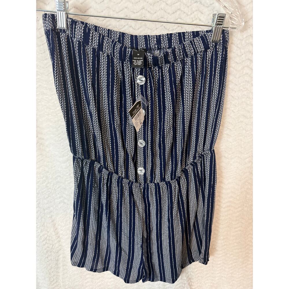 BN #4 NWT strapless Rue 21 romper, size M